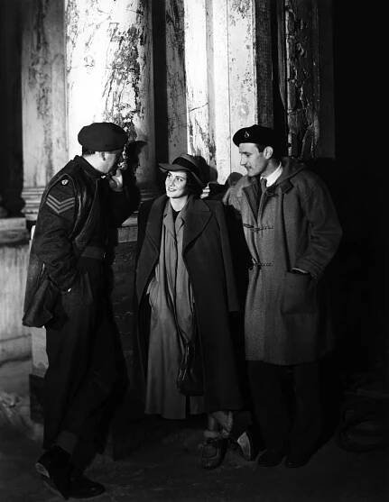 THE THIRD MAN, from left: Bernard Lee, Alida Valli, Trevor Howard on set, 1949