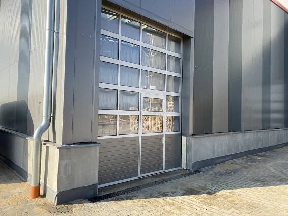 Sekční průmyslová vrata Třebíč, Velká Bíteš, Ivančice, Rosice, Velké Meziříčí | INTERM, s.r.o. 