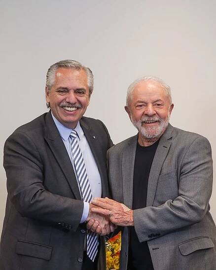 Soubor:Alberto Fernández y Luiz Inácio Lula da Silva en São Paulo 2022 (3).jpg