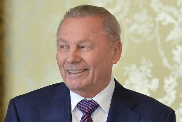 BÝVALÝ PREZIDENT SCHUSTER ZÍSKAL HLAVNÚ CENU EGONA ERWINA KISCHA