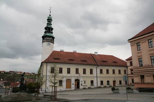 Soubor:Domažlice, Chodské náměstí, Chodský hrad (9117).jpg – Wikipedie
