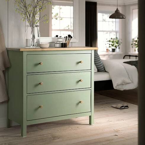 HEMNES Komoda se 3 zásuvkami - šedo-zelená/světle hnědé mořidlo 108x96 cm