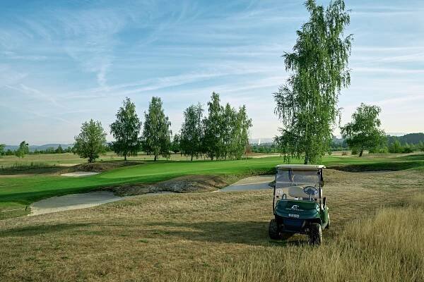Senioři - zahájení sezóny 2022 - Golfové hřiště v Sokolově