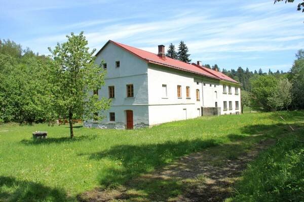 Mlýn Malý Beranov - mlýn s bazénem v údolí řeky Jihlavy na Českomoravské Vysočině | Chaty a chalupy – pronájem chat a chalup