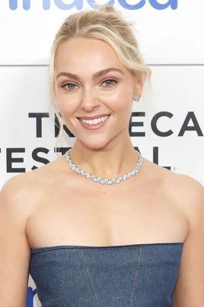 AnnaSophia Robb Style, Clothes, Outfits and Fashion • CelebMafia