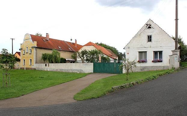 Ves Touškov - ubytování, počasí, foto, tipy na výlet, informace