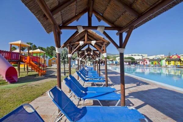 Bazén v ubytování Kipriotis Village Resort nebo v jeho okolí