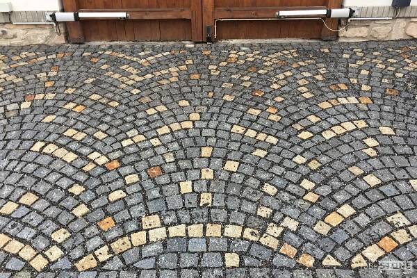 ToBe STONE - Kamenné pojezdové i pochozí cesty, kostky, stání na auta, nádvoří 
