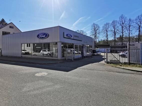 100 % firmy vlastnící autoservis s prodejnou osobních a dodávkových automobilů - GENERA