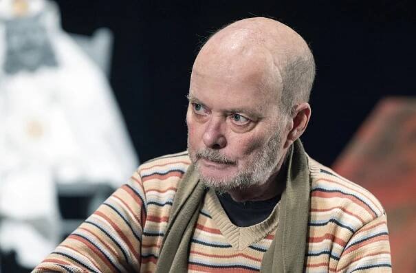 FOTO: David Schneider promluvil o svém životě. – stránka 8