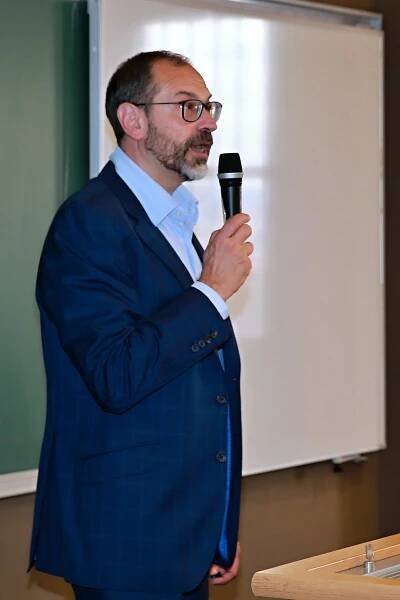Konspirační teorie v medicíně bude tématem diskusí na plzeňské lékařské fakultě - Český pohled