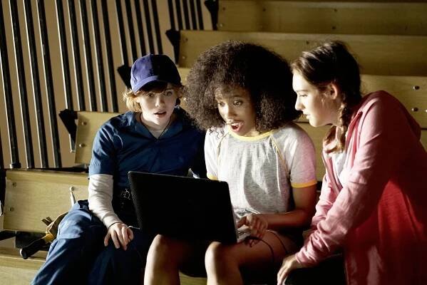 Sophia Lillis, Zoe Renee, Mackenzie Graham - Nancy Drew a tajemné schodiště - Z filmu