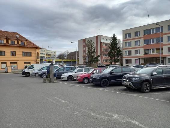 Parkování v Berouně? Problém, parkovací místo si nepronajmete, garáže jsou plné