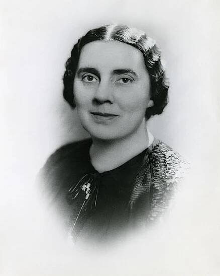 Pauline Gracia Beery Mack, by Underwood & Underwood (restored by Adam Cuerden)
