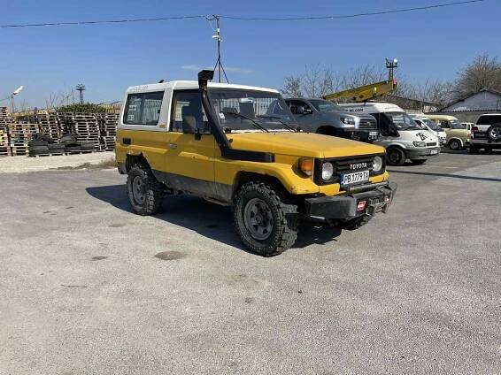 TOYOTA LAND CRUISER HZJ73 -