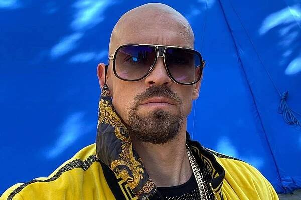Steve Howey