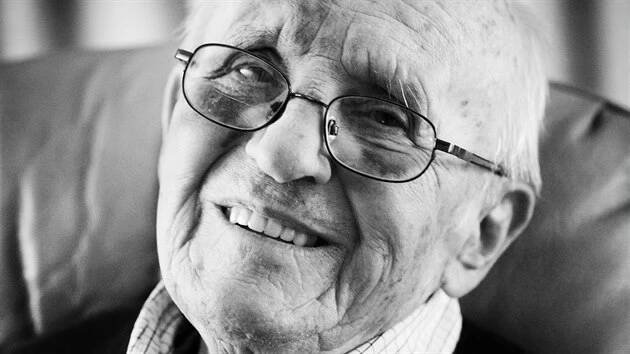 Josef Hasil, známý spíš jako Král Šumavy, žil v řadovém domku na předměstí...
