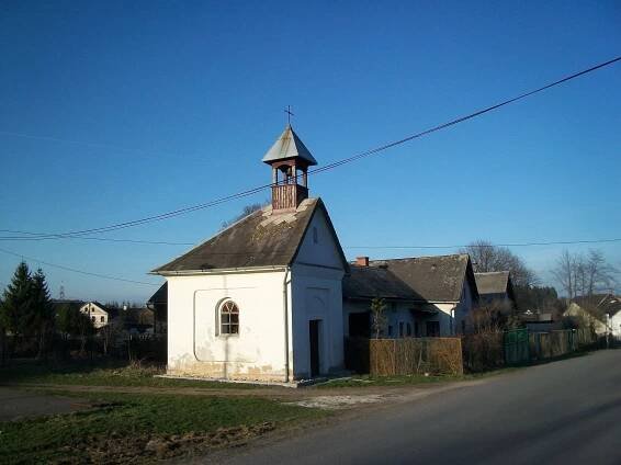 Fotografie - Kaplička v obci Bezvěrov - 02.04.2011