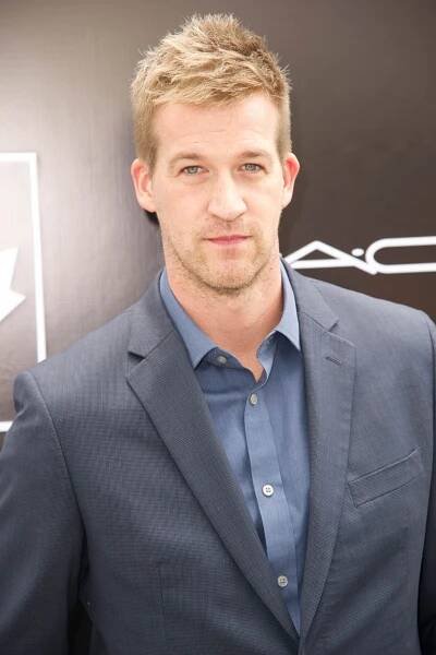 Kenneth Mitchell