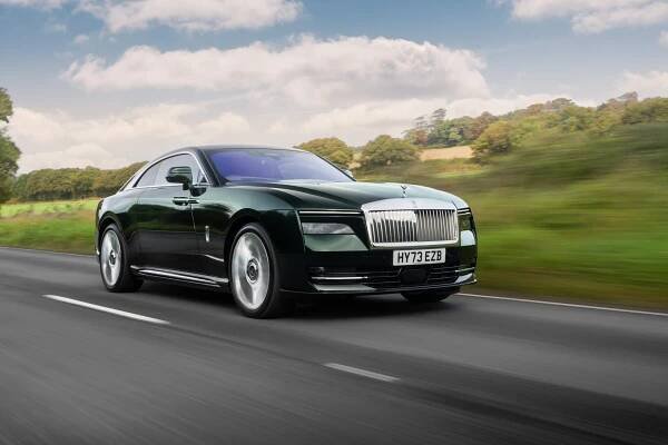 Fotka: První elektrický model Rolls-Royce Spectre