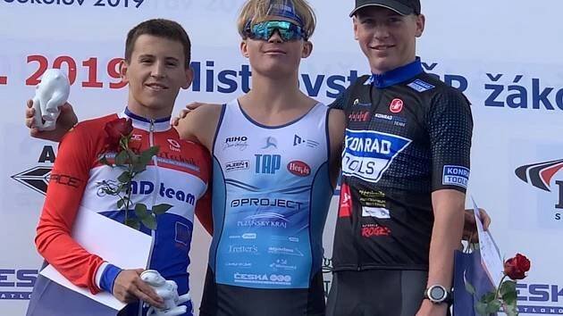 Dorostenec Jakub Marek proháněl při triatlonu v Sokolově muže