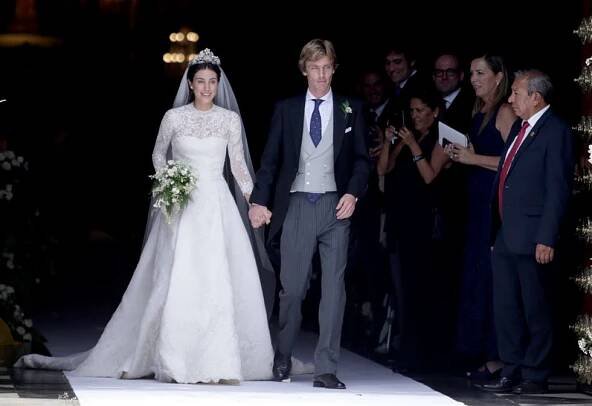 Gown, Bride, Wedding dress, Dress, Photograph, Ceremony, Wedding, Bridal clothing, Marriage, Formal wear, 