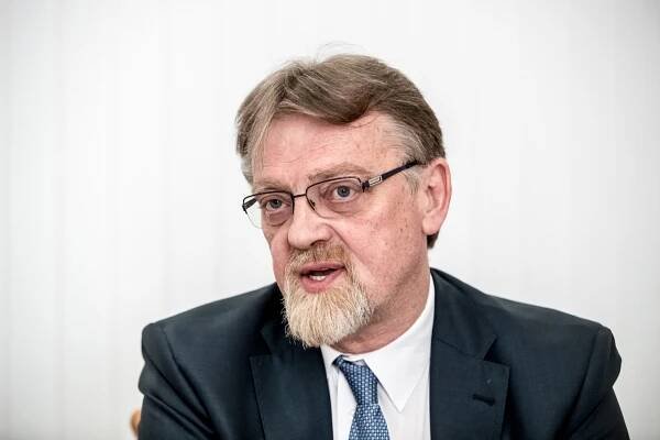 Štěchovým náměstkem je Kovář, nahradil obviněnou Kratochvílovou