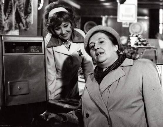 Žena za pultem - Příběh řeznice Lady a skladníka Oskara (E04) (1977)