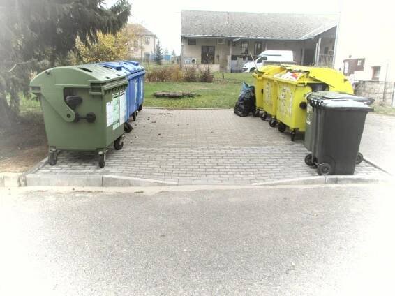 Stání pod kontejnery u OÚ - Oficiální stránky obce Nová Ves u Světlé