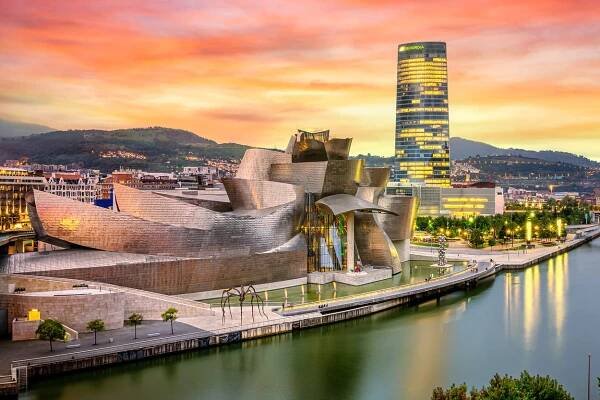 Designed by US architect Frank Gehry, the Bilbao Guggenheim is an extraordinary building