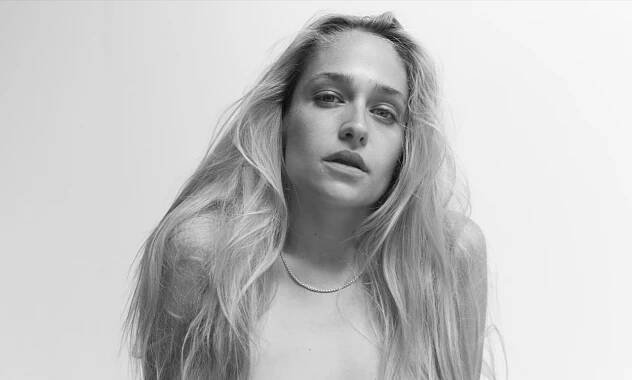 Portrait picture in black and white of Jemima Kirke, actress