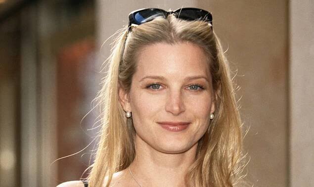 Bridget Fonda Wallpaper