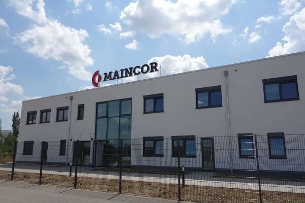 Maincor | Akrylux s.r.o. | Světelná a nesvětelná reklama - Benátky nad Jizerou, Praha