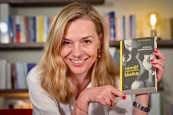 Sedláčková napsala knihu o lásce, nechává v ní stopovat milence i Kunderu