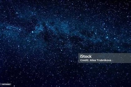 Jasná noční obloha s mléčnou dráhou a obrovským množstvím hvězd. - Bez autorských poplatků Hvězda - Kosmický prostor Stock fotka
