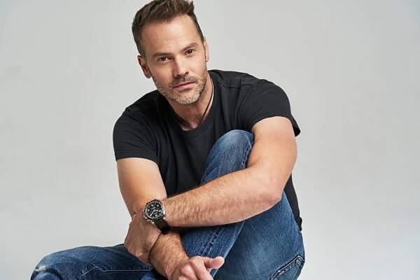 '7th Heaven' Star Barry Watson Turned Down Roles to Focus on Fatherhood: 'I Have No Regrets'