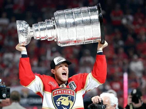 NHL: Eishockey-Nationalspieler Nico Sturm kehrt zu den Minnesota Wild zurüc