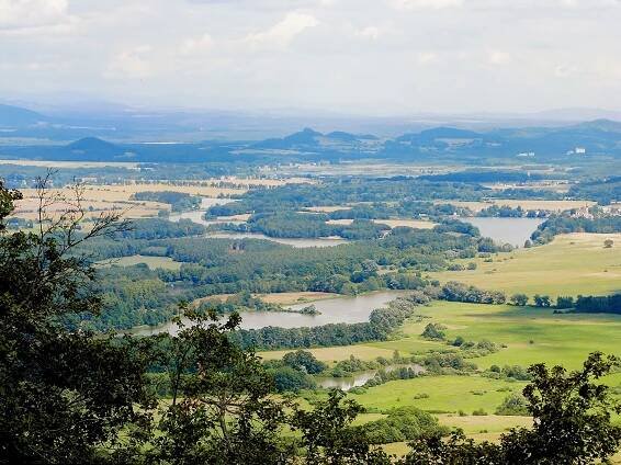 Obrazem: Kaňony, rybníky, hrady. Malebný Máchův kraj není jen slavné jezero