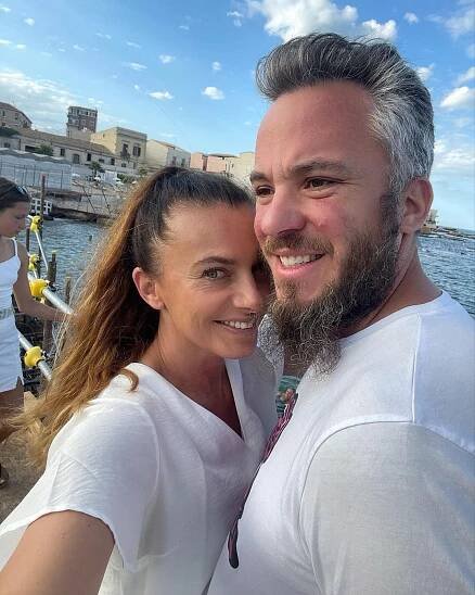 FOTO: Alice Bendová se snoubencem Michalem. – stránka 232
