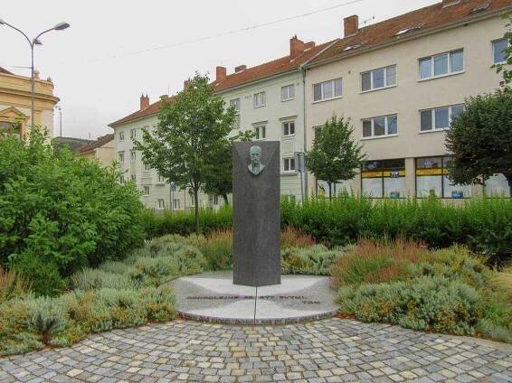 Pomník v Moravském Krumlově na náměstí T. G. Masaryka | Drobné památky 
