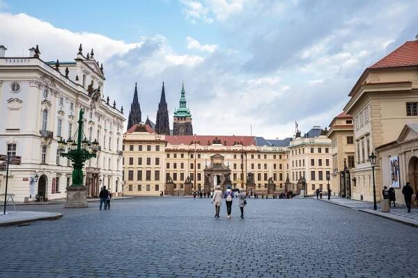 Praha se chystá na turistickou sezónu. Věže prodlouží otevírací dobu