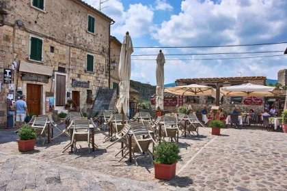 Monteriggioni, a Medieval Walled Town on a Natural Hillock - My Magic Earth