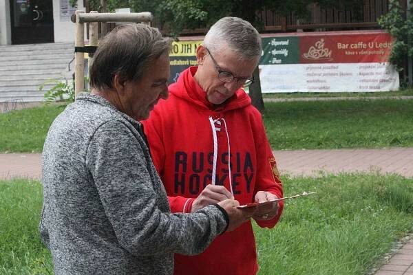 Hvězdný hokejista Igor Larionov přijel do Hodonína s ruskou dvacítkou.