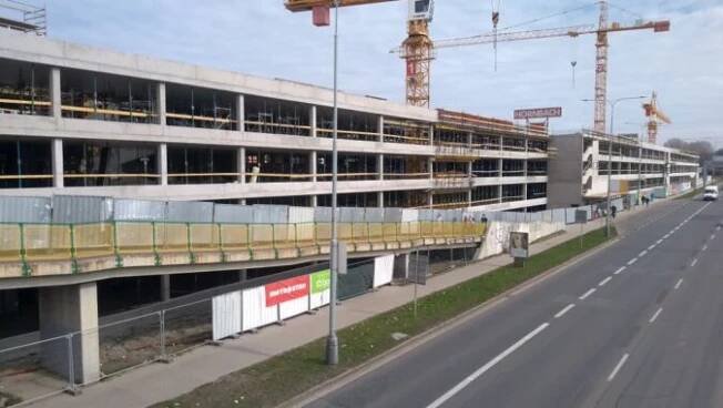 Parkovací dům Černý Most – StavbaWeb