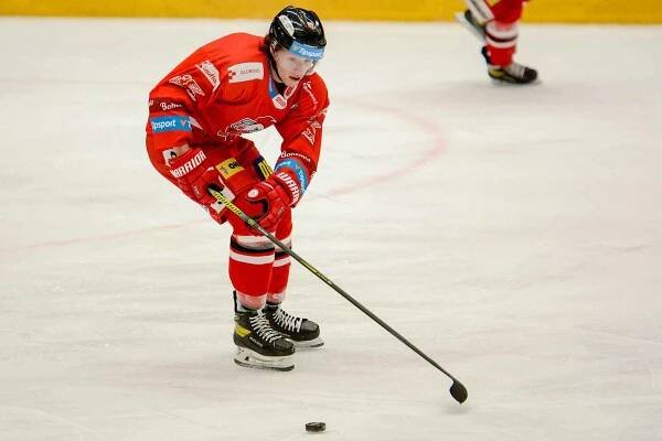 Útočník HC Olomouc Jakub Navrátil.