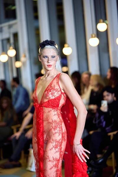 EVE BELLO – Fashion Show Live