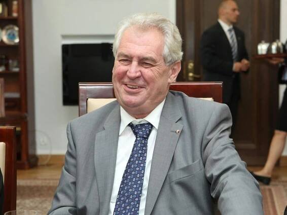 Budeme z toho muset vyžít, postěžoval si Miloš Zeman. Přitom má důchod přes 20 tisíc a k tomu dalších 100...