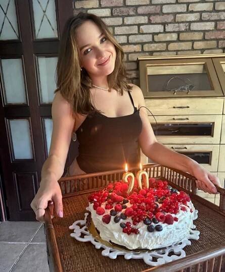 Krásná dcera Ujfalušiho má „20“: Slavila rozchodem a erotikou!