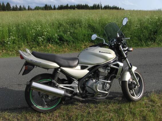 Kawasaki ER 5 | Katalog motocyklů a motokatalog na Motorkáři.cz