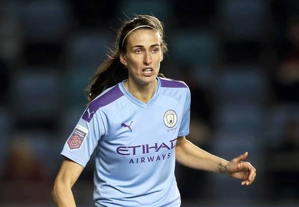 Jill Scott in Man City action